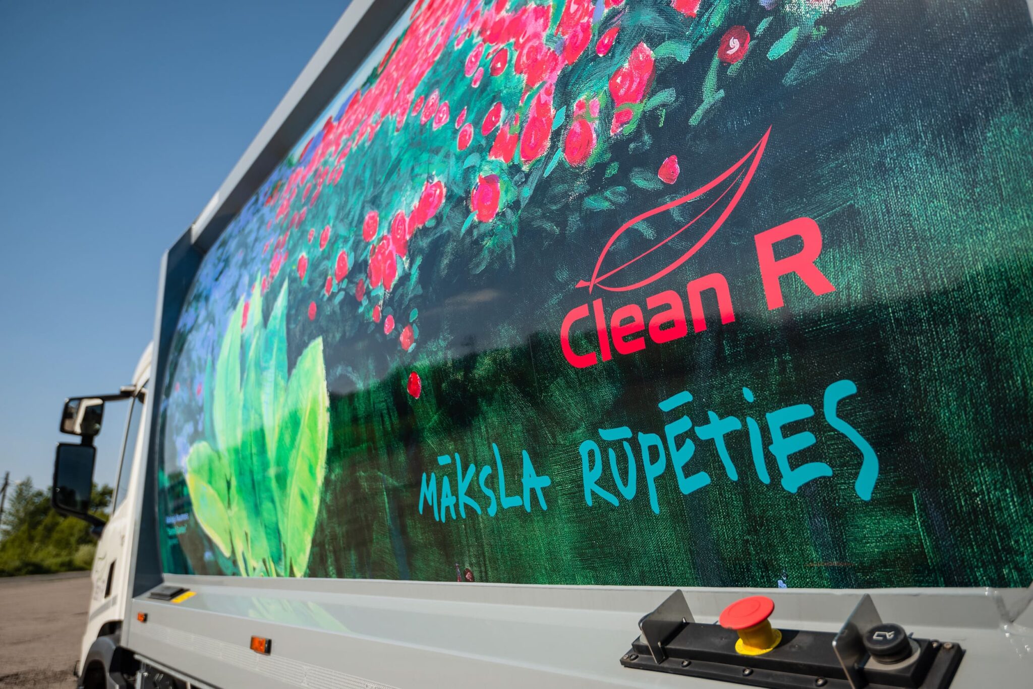 Clean R logo ar saukli māksla rūpēties
